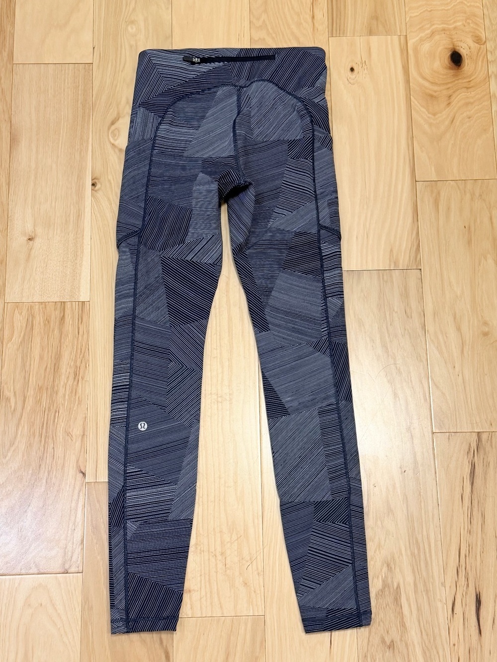 LIKE NEW Lululemon Women’s Speed Up Tight *Full-On Luxtreme 28"